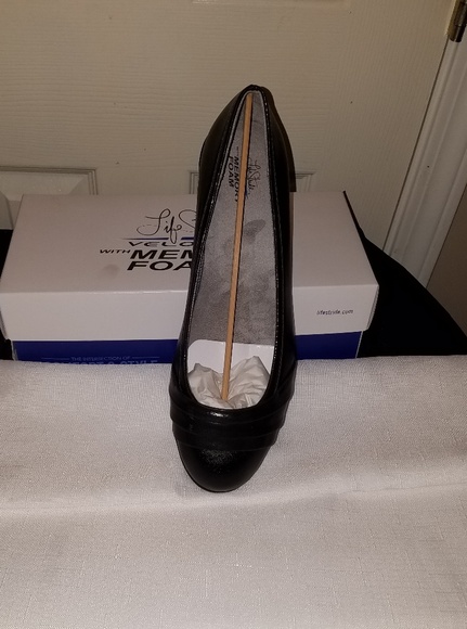 Life Stride Shoes - Life Stride velocity flat shoes NWOT Life Stride Shoes - Life Stride velocity flat shoes NWOT